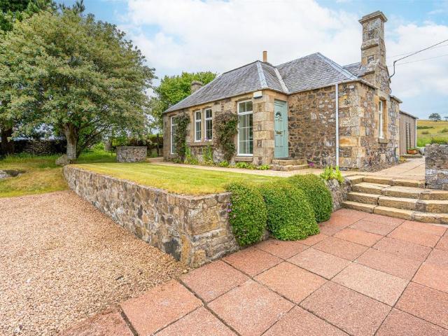 2 bedroom detached house for sale