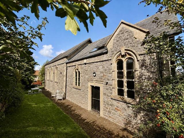 2 bedroom detached house for sale