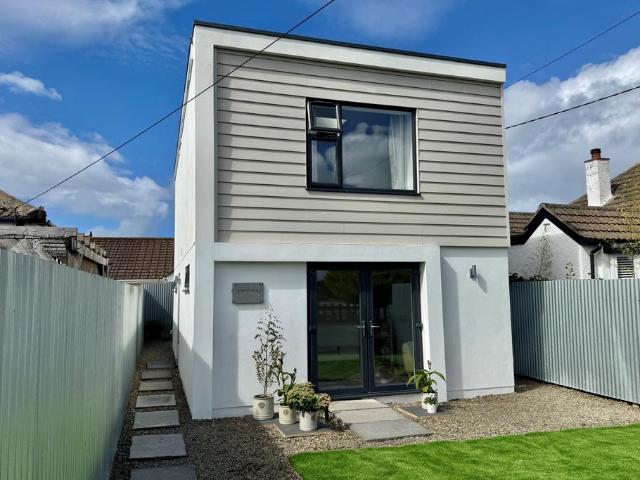 2 bedroom detached house for sale