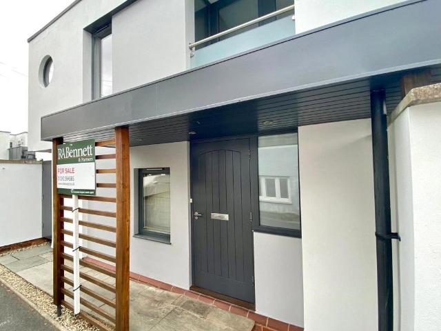 2 bedroom detached house for sale