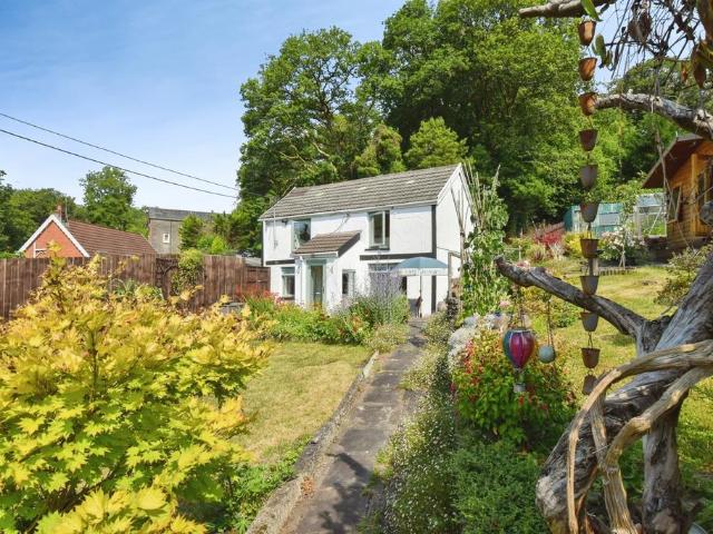 2 bedroom detached house for sale
