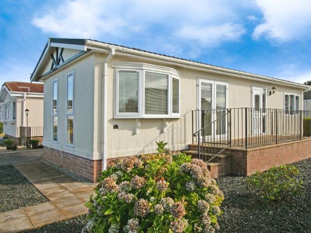 2 bedroom detached house for sale
