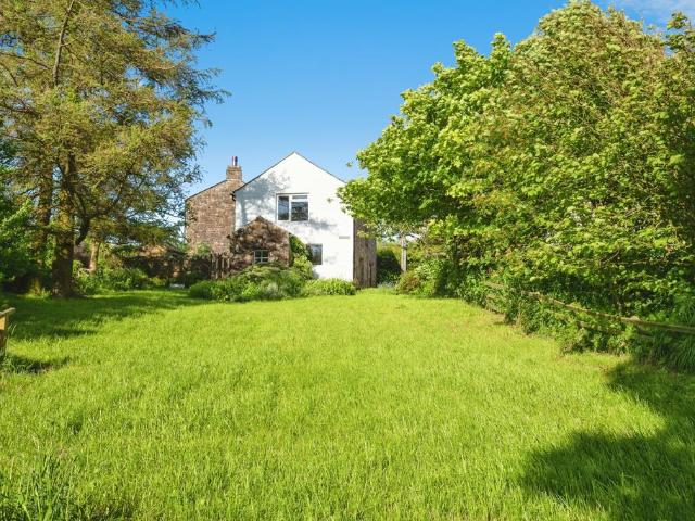 2 bedroom detached house for sale