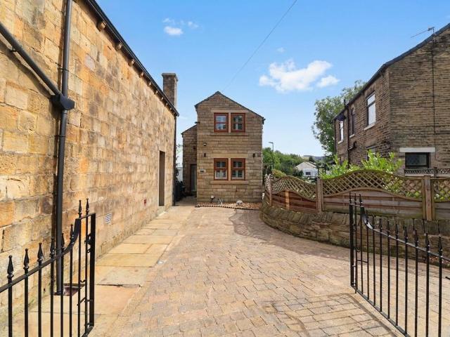 2 bedroom detached house for sale