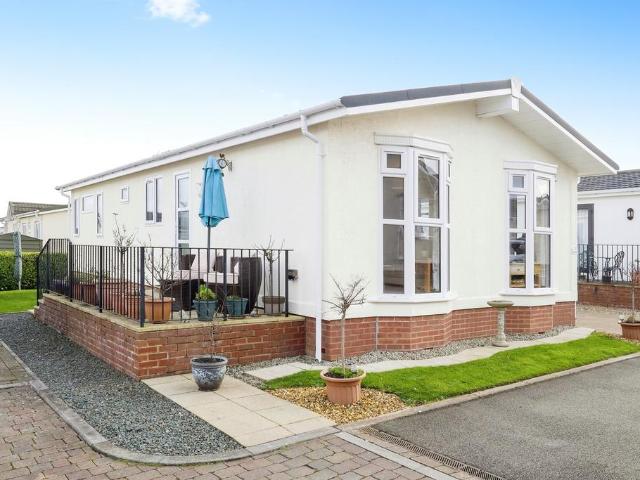 2 bedroom detached house for sale