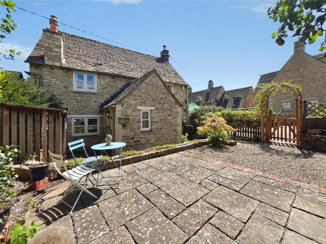 2 bedroom detached house for sale