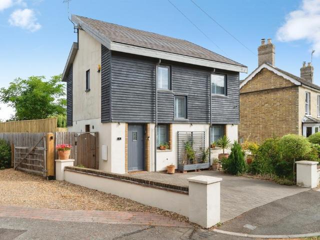 2 bedroom detached house for sale