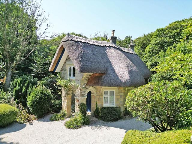 2 bedroom detached house for sale