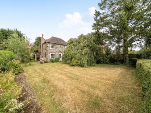 2 bedroom detached house for sale