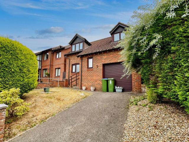 2 bedroom detached house for sale