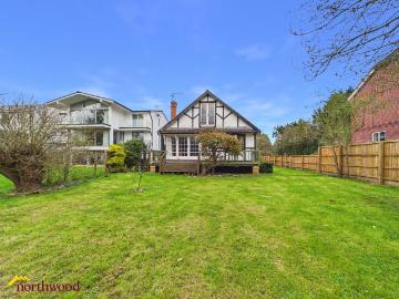 2 bedroom detached house for sale
