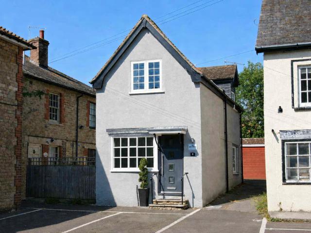2 bedroom detached house for sale