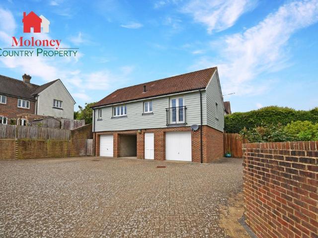 2 bedroom detached house for sale