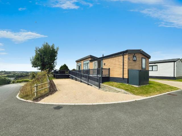 2 bedroom detached house for sale