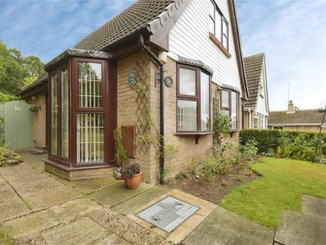 2 bedroom detached house for sale