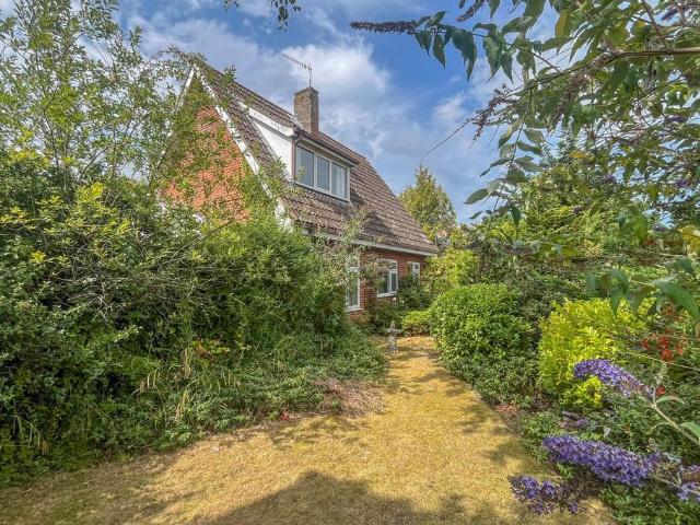 2 bedroom detached house for sale