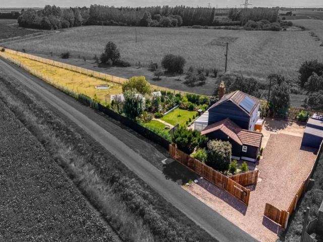 2 bedroom detached house for sale