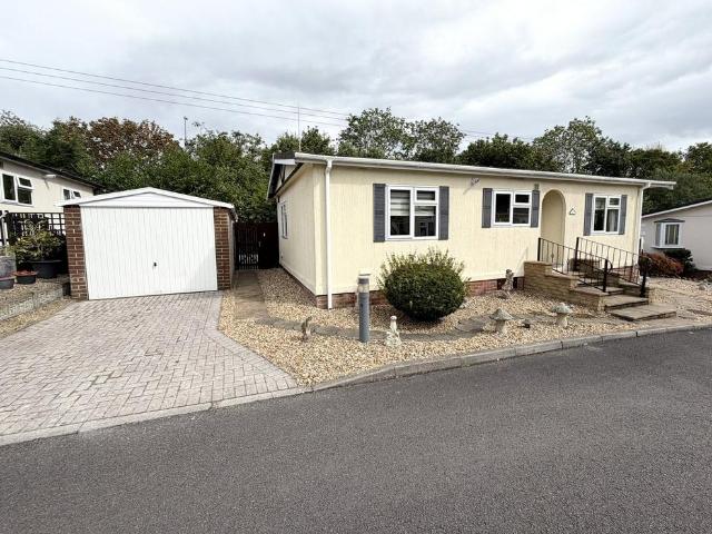 2 bedroom detached house for sale