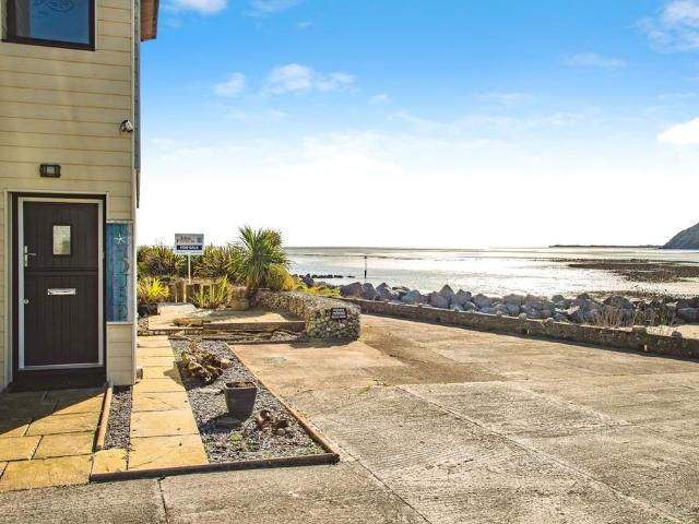 2 bedroom detached house for sale