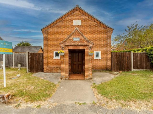 2 bedroom detached house for sale