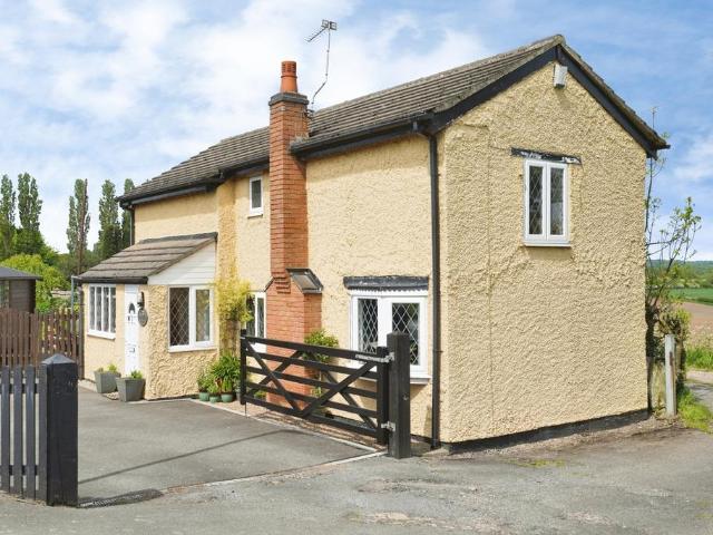2 bedroom detached house for sale