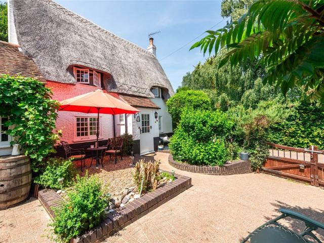 2 bedroom detached house for sale