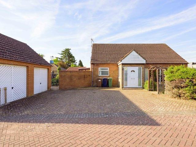 2 bedroom detached house for sale