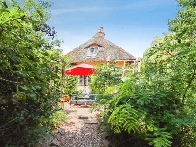 2 bedroom detached house for sale