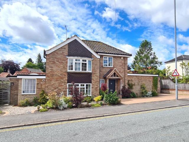 2 bedroom detached house for sale