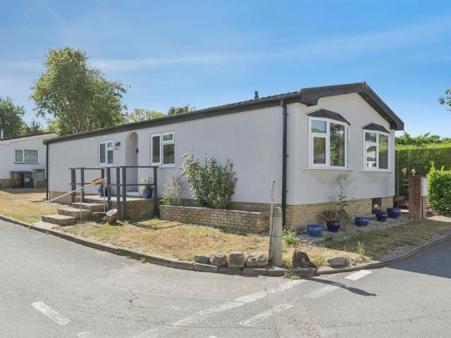 2 bedroom detached house for sale