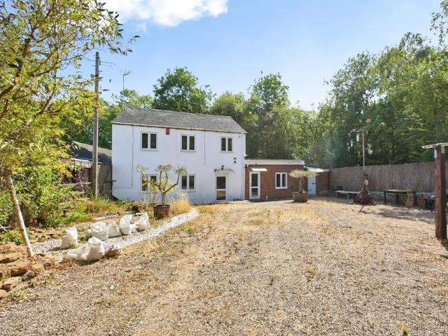2 bedroom detached house for sale