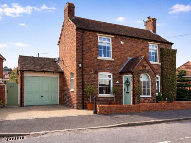 2 bedroom detached house for sale