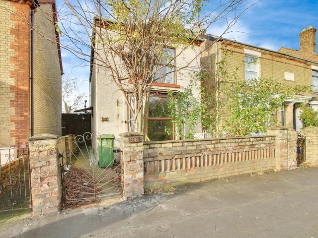 2 bedroom detached house for sale