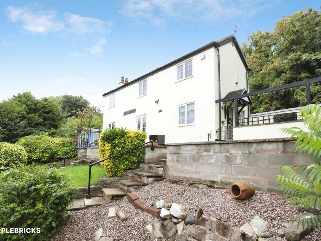 2 bedroom detached house for sale
