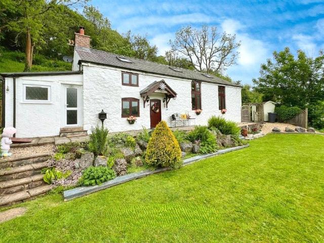 2 bedroom detached house for sale