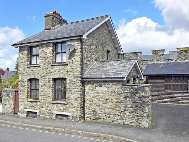 2 bedroom detached house for sale