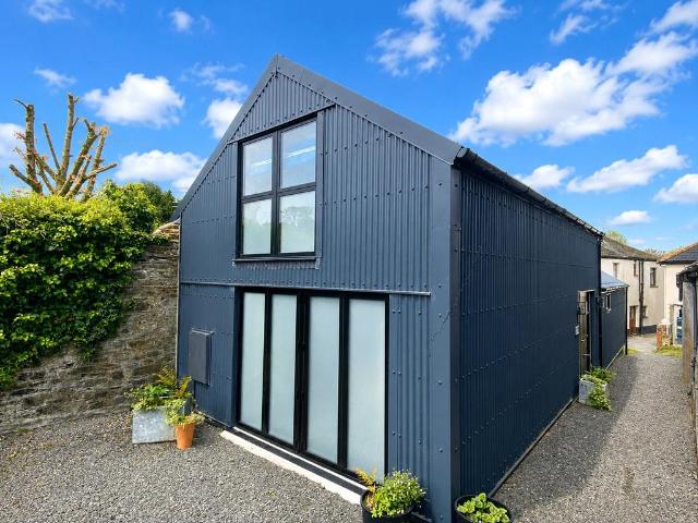 2 bedroom detached house for sale