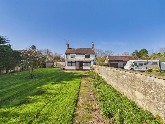 2 bedroom detached house for sale