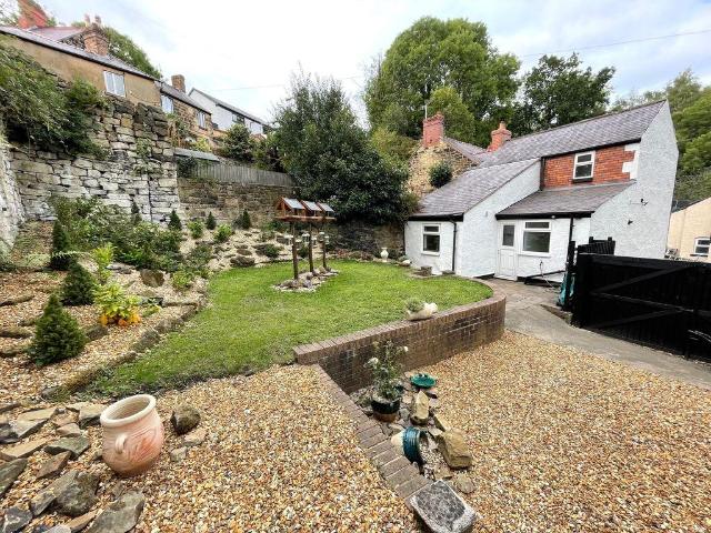 2 bedroom detached house for sale