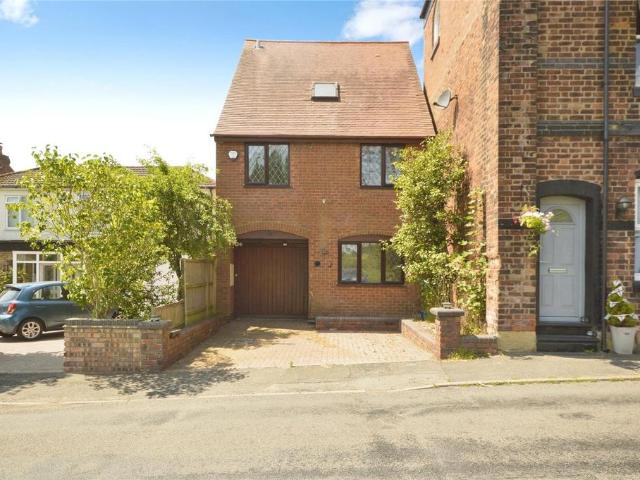 2 bedroom detached house for sale