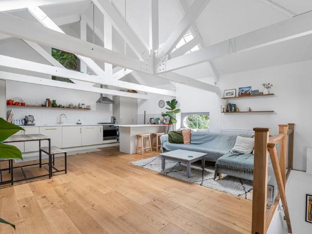 2 bedroom detached house for sale