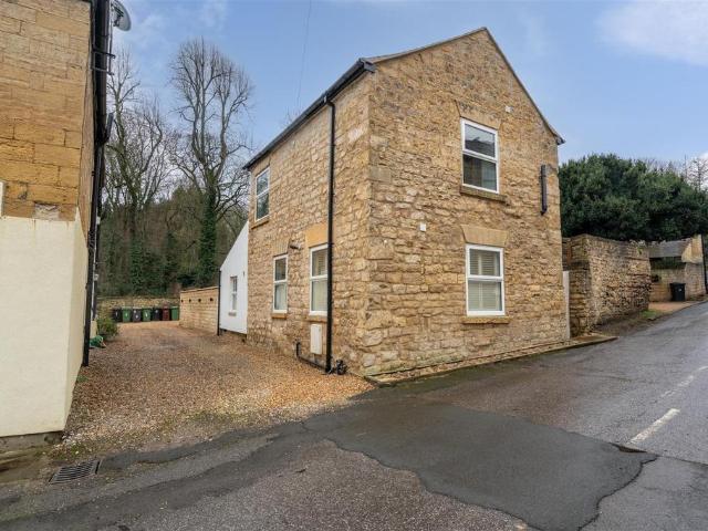 2 bedroom detached house for sale
