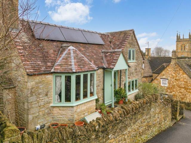 2 bedroom detached house for sale