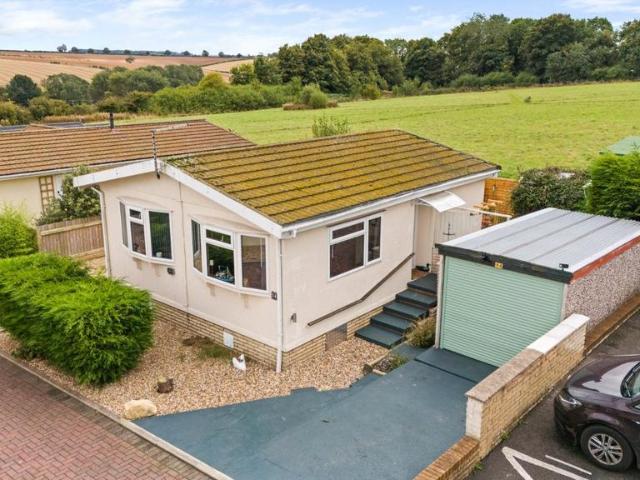 2 bedroom detached house for sale