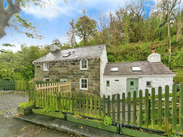 2 bedroom detached house for sale