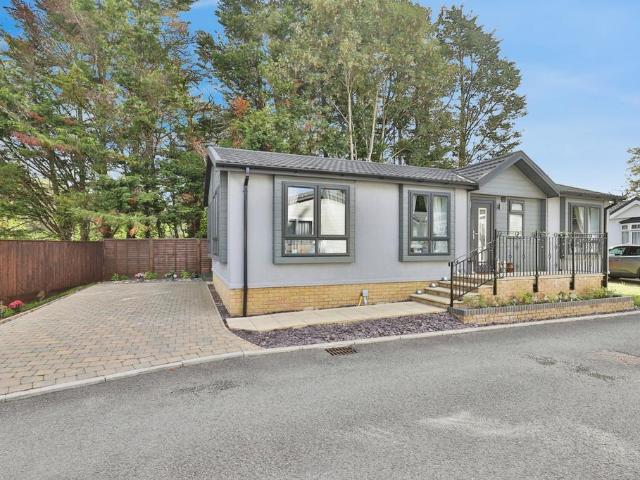 2 bedroom detached house for sale