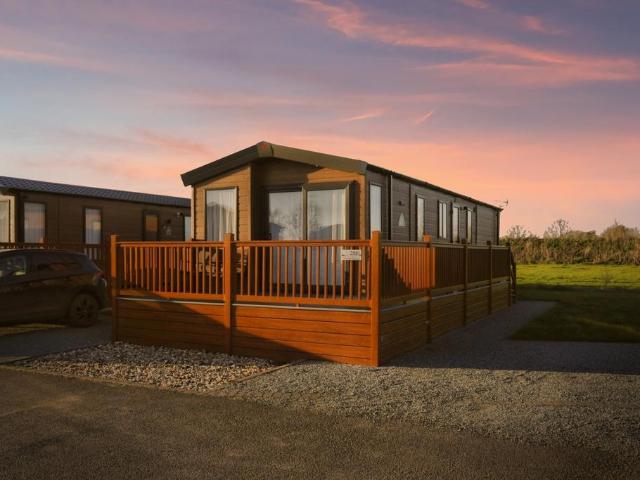 2 bedroom detached house for sale