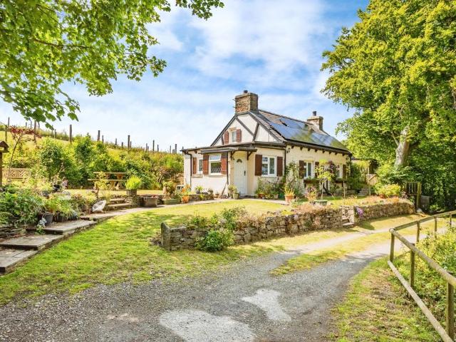 2 bedroom detached house for sale