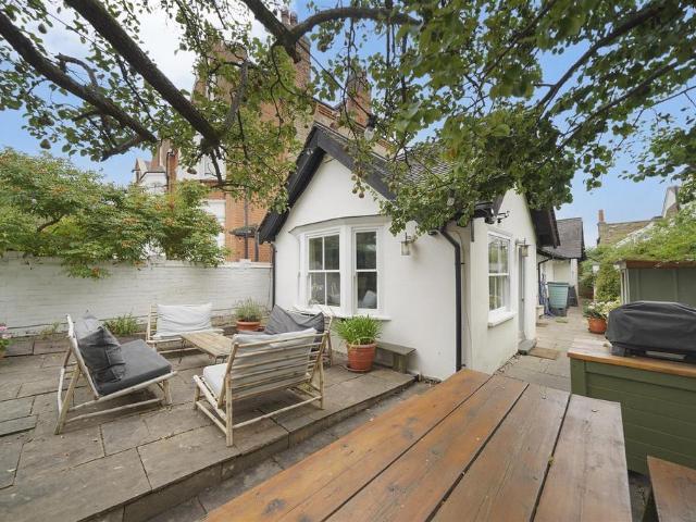 2 bedroom detached house for sale