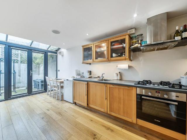 2 bedroom detached house for sale